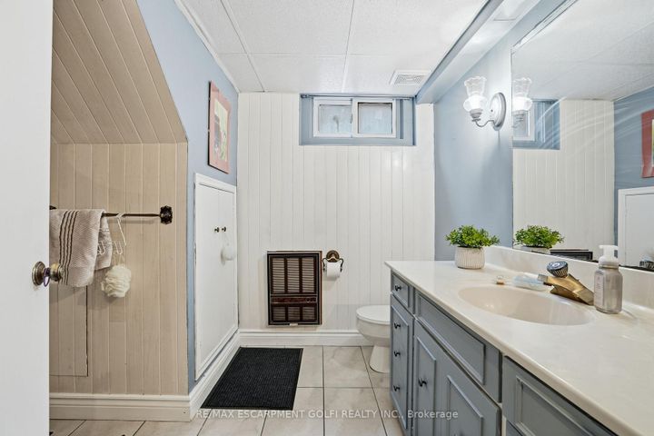 Photo 23 at 7 Piott Court, Stoney Creek, Hamilton