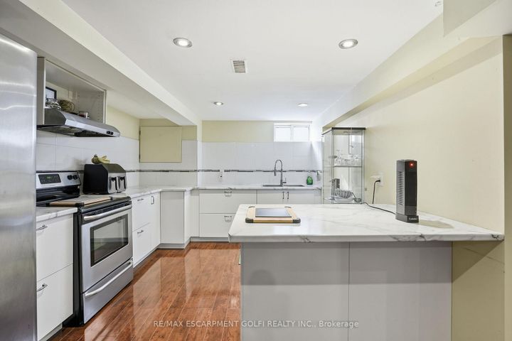 Photo 26 at 7 Piott Court, Stoney Creek, Hamilton