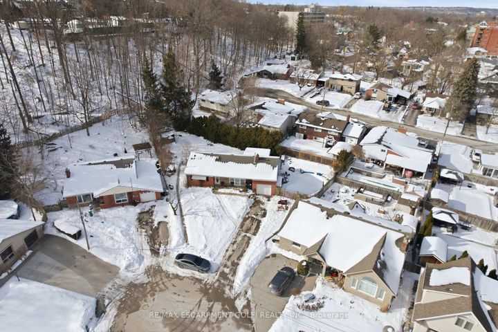 Photo 31 at 7 Piott Court, Stoney Creek, Hamilton