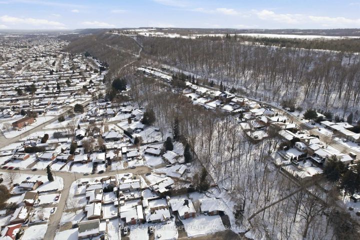 Photo 33 at 7 Piott Court, Stoney Creek, Hamilton