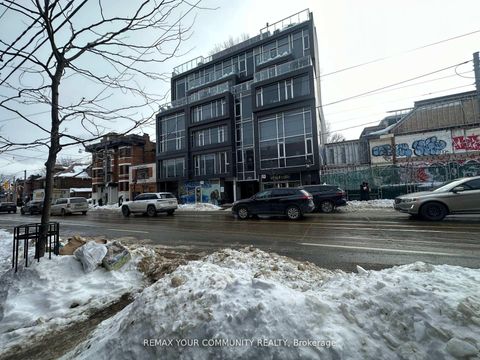 Photo 2 at 101 - 799 College Street, Bellwoods, Toronto