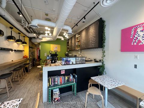 Photo 5 at 101 - 799 College Street, Bellwoods, Toronto