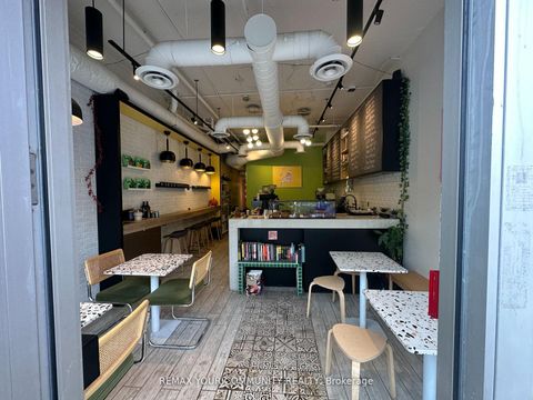 Photo 10 at 101 - 799 College Street, Bellwoods, Toronto