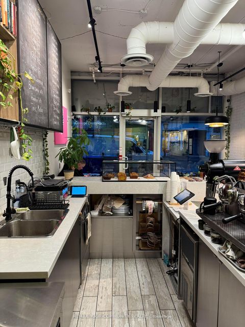 Photo 14 at 101 - 799 College Street, Bellwoods, Toronto