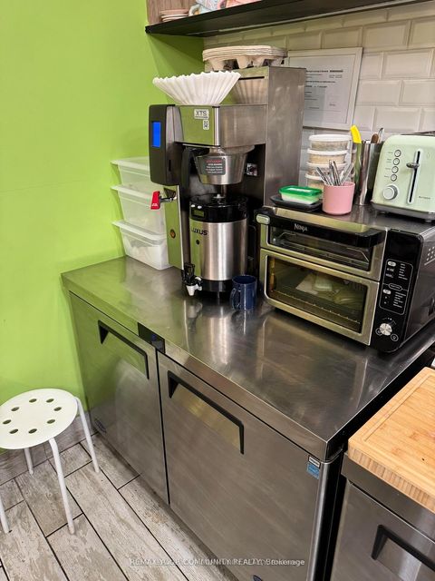 Photo 16 at 101 - 799 College Street, Bellwoods, Toronto