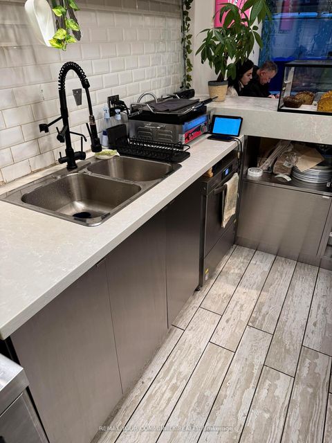 Photo 23 at 101 - 799 College Street, Bellwoods, Toronto