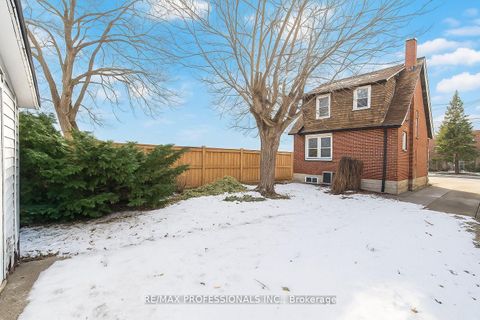Photo 1 at 40 Warren Crescent, Lambton Baby Point, Toronto