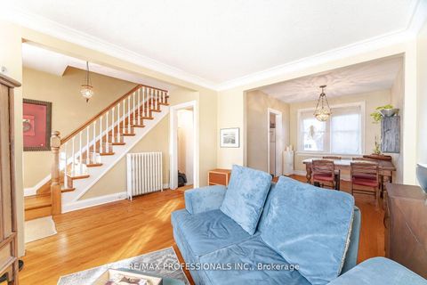 Photo 3 at 40 Warren Crescent, Lambton Baby Point, Toronto