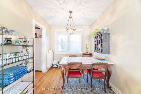 Photo 4 at 40 Warren Crescent, Lambton Baby Point, Toronto