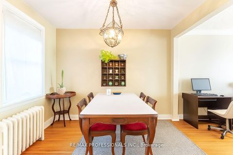 Photo 5 at 40 Warren Crescent, Lambton Baby Point, Toronto