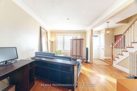 Photo 6 at 40 Warren Crescent, Lambton Baby Point, Toronto