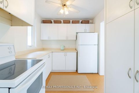 Photo 8 at 40 Warren Crescent, Lambton Baby Point, Toronto