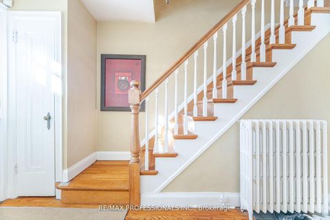Photo 10 at 40 Warren Crescent, Lambton Baby Point, Toronto