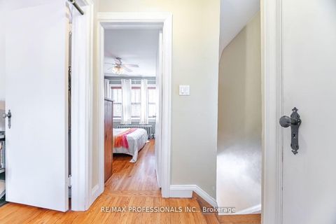 Photo 12 at 40 Warren Crescent, Lambton Baby Point, Toronto