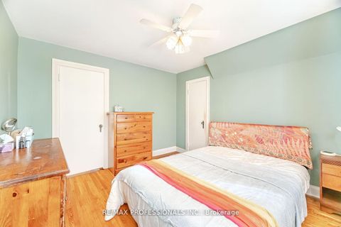 Photo 13 at 40 Warren Crescent, Lambton Baby Point, Toronto