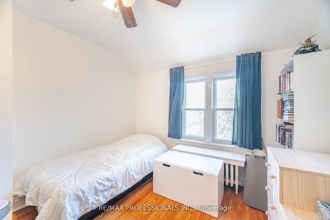 Photo 15 at 40 Warren Crescent, Lambton Baby Point, Toronto