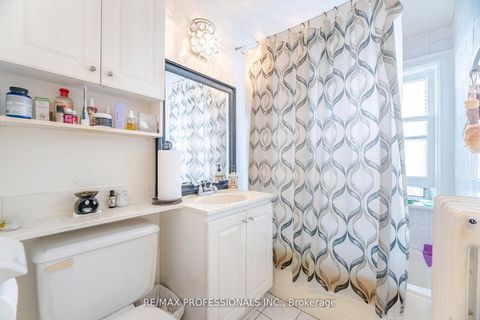 Photo 16 at 40 Warren Crescent, Lambton Baby Point, Toronto