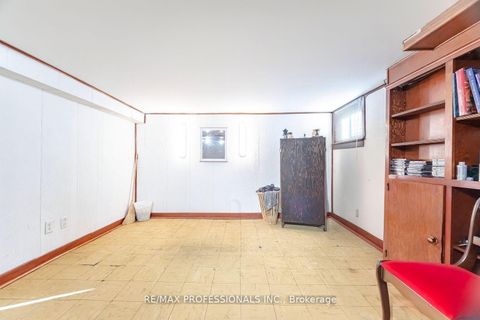 Photo 17 at 40 Warren Crescent, Lambton Baby Point, Toronto