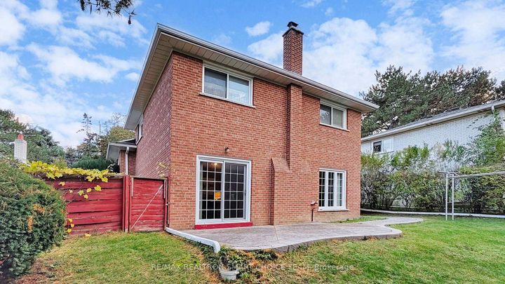 Photo 36 at 18 Brenham Crescent, Newtonbrook East, Toronto