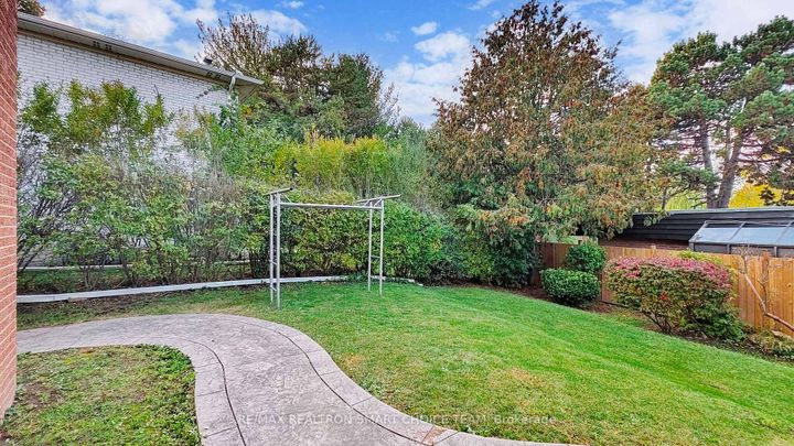 Photo 37 at 18 Brenham Crescent, Newtonbrook East, Toronto