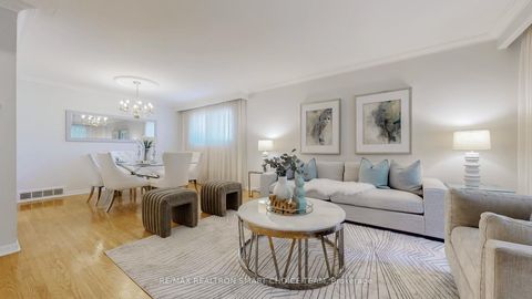 Photo 3 at 18 Brenham Crescent, Newtonbrook East, Toronto