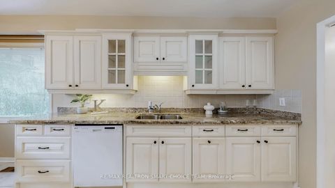 Photo 12 at 18 Brenham Crescent, Newtonbrook East, Toronto