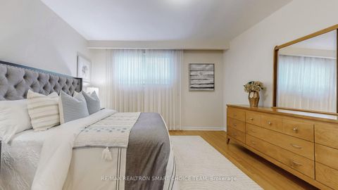 Photo 20 at 18 Brenham Crescent, Newtonbrook East, Toronto