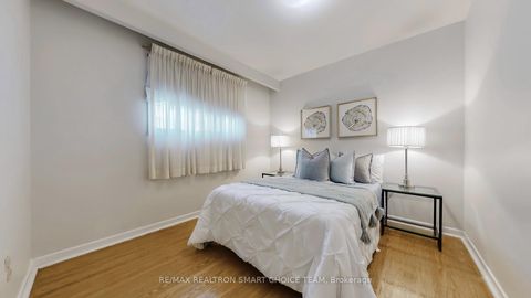Photo 23 at 18 Brenham Crescent, Newtonbrook East, Toronto