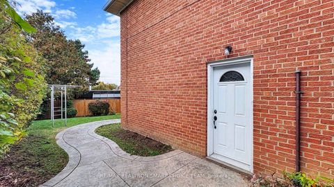 Photo 39 at 18 Brenham Crescent, Newtonbrook East, Toronto