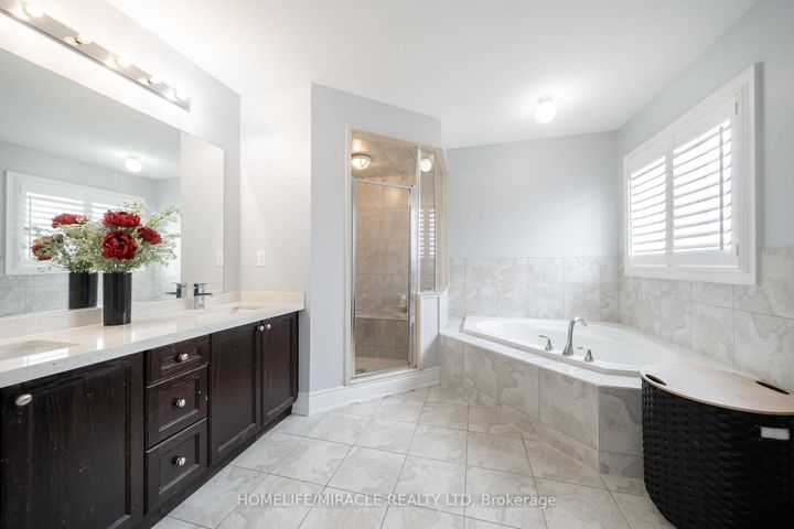 Photo 7 at 11 Noranda Crescent, Bram West, Brampton