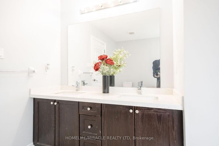 Photo 8 at 11 Noranda Crescent, Bram West, Brampton