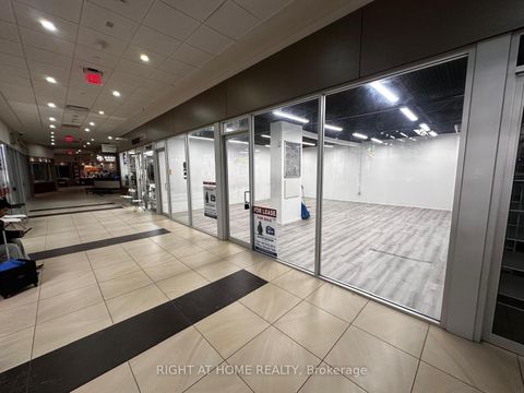 Photo 2 at 40 - 384 Yonge Street, Bay Street Corridor, Toronto