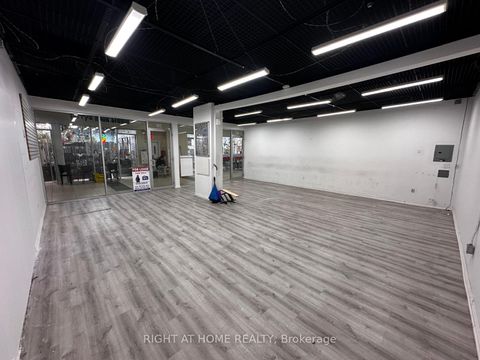 Photo 5 at 40 - 384 Yonge Street, Bay Street Corridor, Toronto