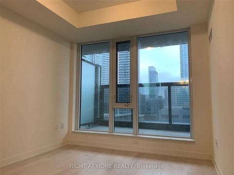 Photo 8 at 1501 - 330 Richmond Street W, Waterfront Communities C1, Toronto