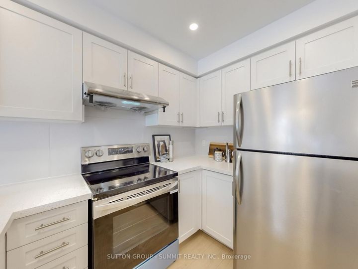 Photo 6 at 5139 Porter Street N, Uptown, Burlington