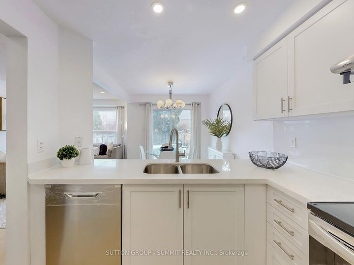 Photo 7 at 5139 Porter Street N, Uptown, Burlington