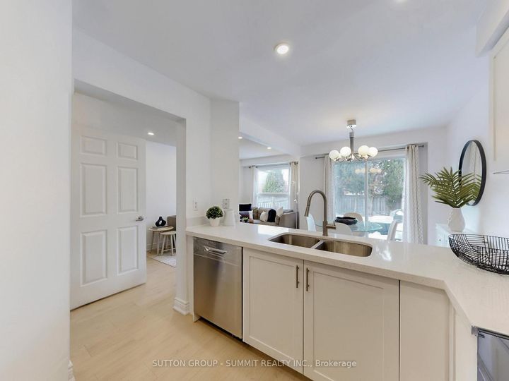 Photo 8 at 5139 Porter Street N, Uptown, Burlington