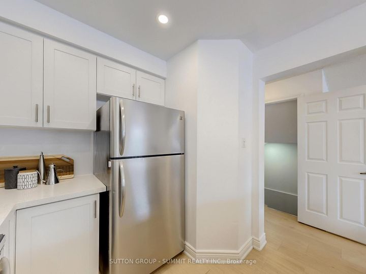 Photo 9 at 5139 Porter Street N, Uptown, Burlington