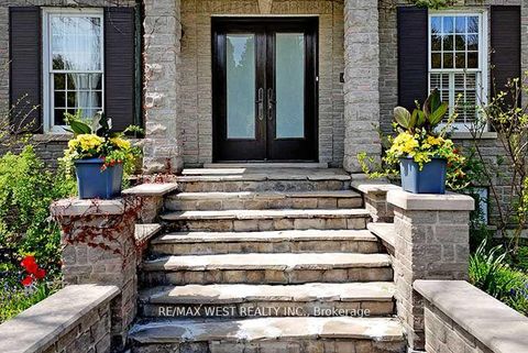 Photo 6 at 5 Humberview Drive, Islington Woods, Vaughan