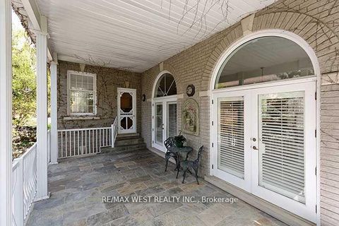 Photo 17 at 5 Humberview Drive, Islington Woods, Vaughan