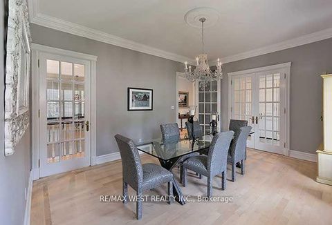 Photo 18 at 5 Humberview Drive, Islington Woods, Vaughan