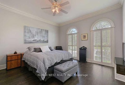 Photo 19 at 5 Humberview Drive, Islington Woods, Vaughan