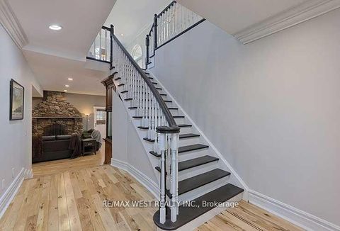 Photo 23 at 5 Humberview Drive, Islington Woods, Vaughan