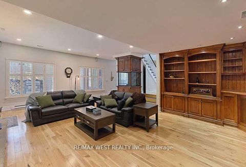 Photo 25 at 5 Humberview Drive, Islington Woods, Vaughan