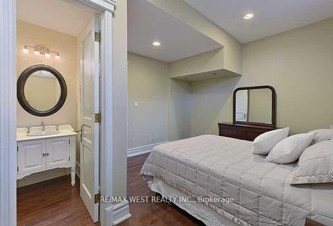 Photo 28 at 5 Humberview Drive, Islington Woods, Vaughan