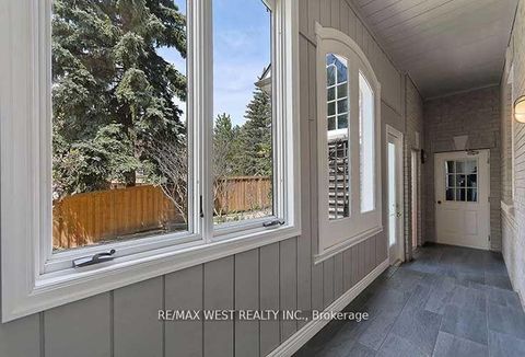 Photo 30 at 5 Humberview Drive, Islington Woods, Vaughan