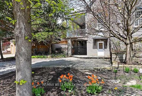 Photo 37 at 5 Humberview Drive, Islington Woods, Vaughan