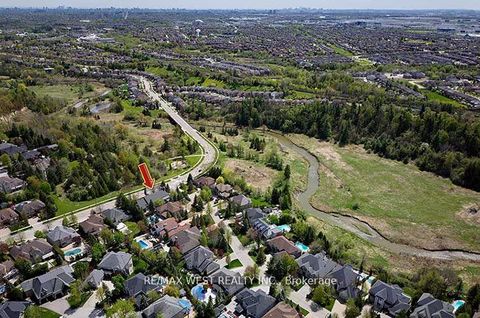 Photo 38 at 5 Humberview Drive, Islington Woods, Vaughan