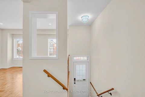 Photo 3 at 17 Pikake Court, Vellore Village, Vaughan