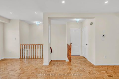 Photo 4 at 17 Pikake Court, Vellore Village, Vaughan